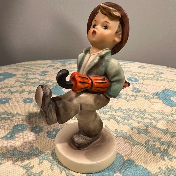 M.I. Hummel The Happy Traveler Boy with Red Umbrella - Picture 1 of 4